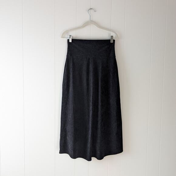 NWOT James Perse Black Crushed Velvet A-line Midi Skirt, size 1/ US 4 - Picture 3 of 10